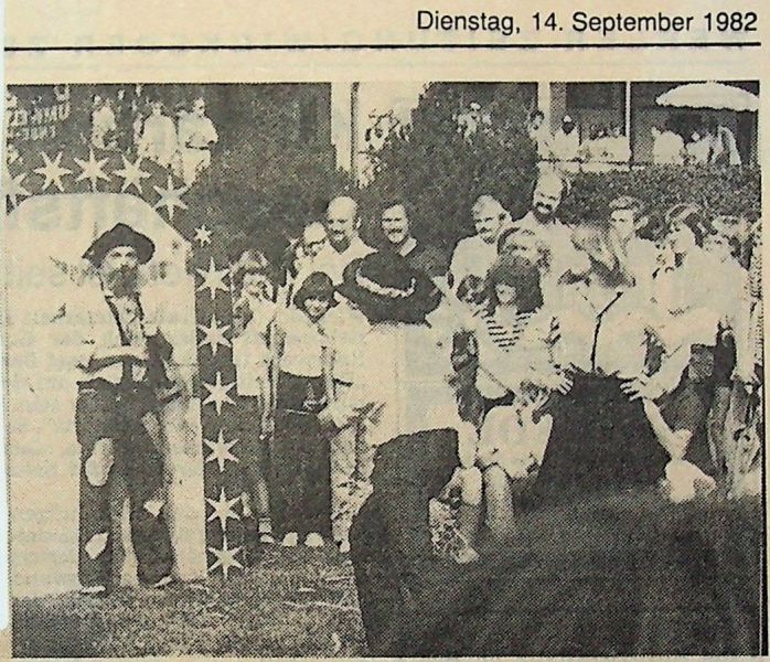 1982-Schweinerennen-II-25-Foto-Messerwerfer