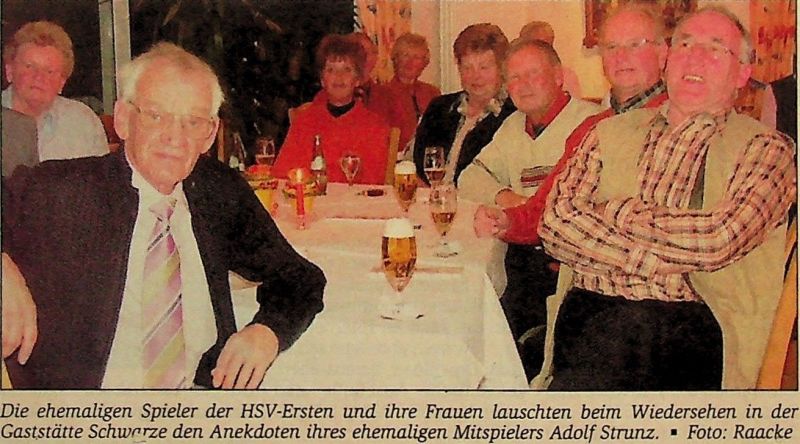 2005-Erinnerungen-an-alte-Zeiten-im-Vereinslokal-Schwarze-Foto