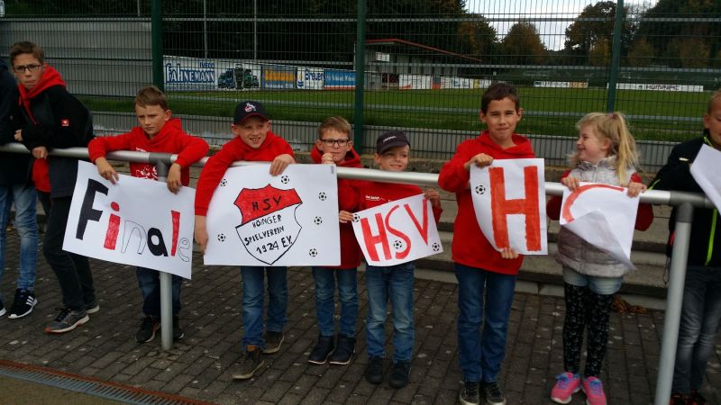 2017-10-03-Fussball-A-Jugend-Kreispokalfinale-Fans